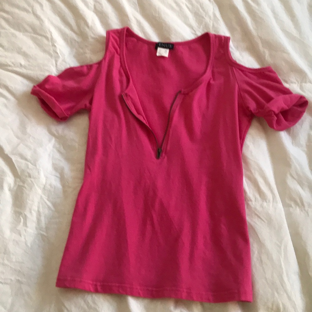 Pink cut out shoulder shirt